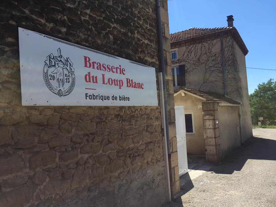 Entrée de la Brasserie du Loup Blanc à Saint Barthélémy de Vals